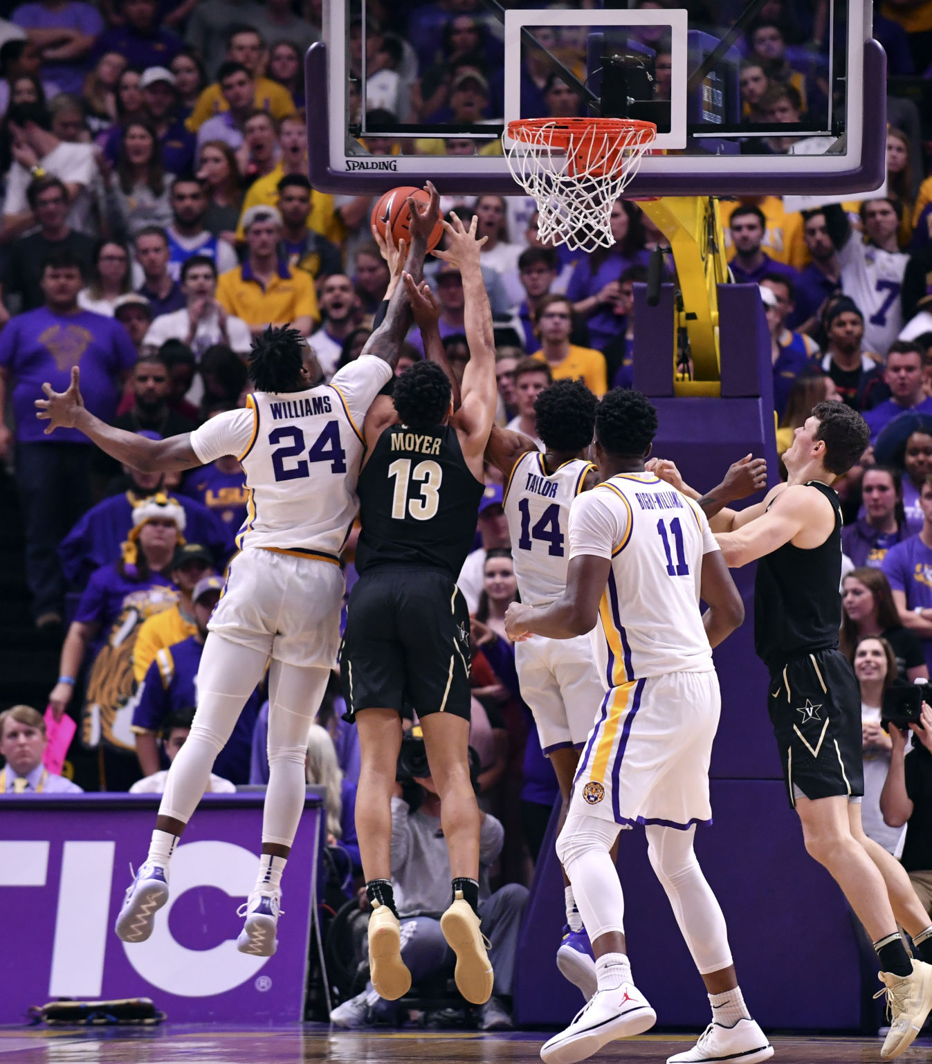 lsuvanderbiltbasketball.031019 HS 1370.JPG